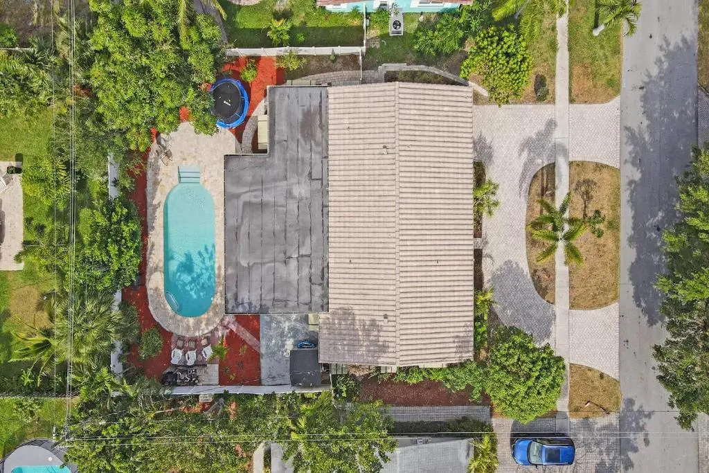 photo 1 of NEW Adorable Villa 7 min to Beach Trampoline