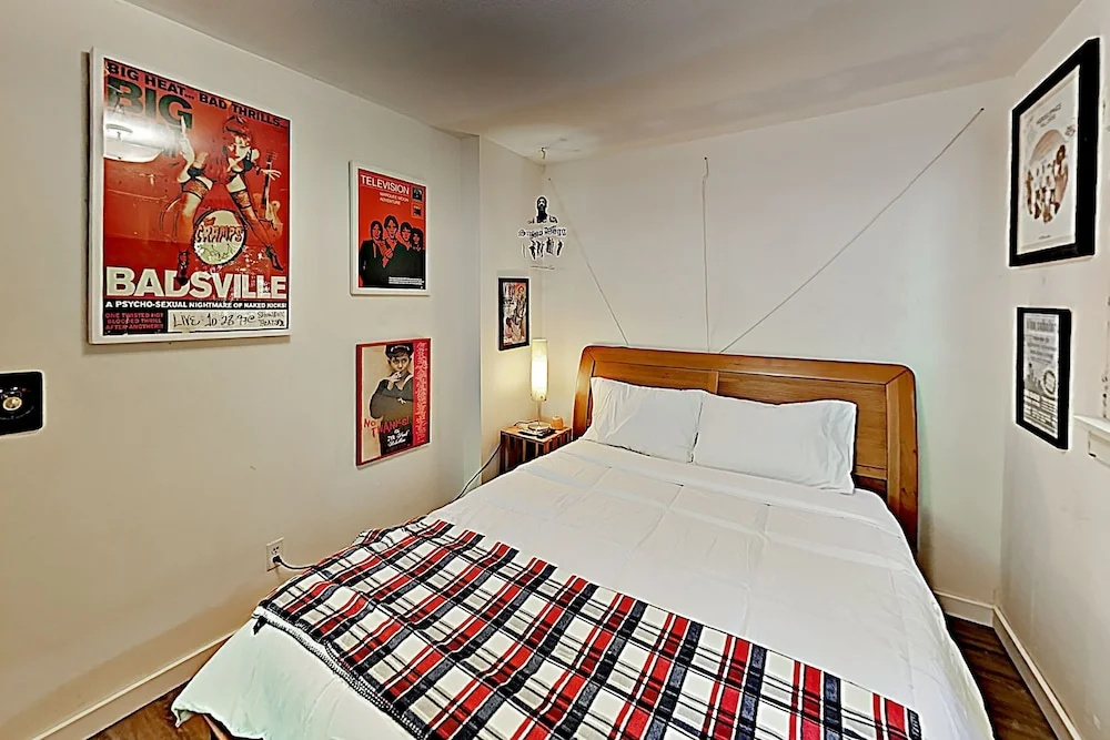photo 1 of New Listing! Easy Street Beach House On Alki 3 Bedroom Cottage