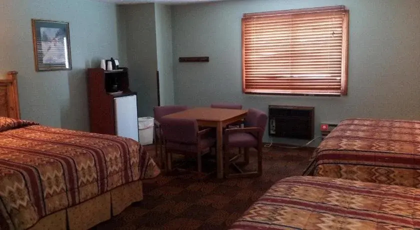 photo 1 of Summit Inn
