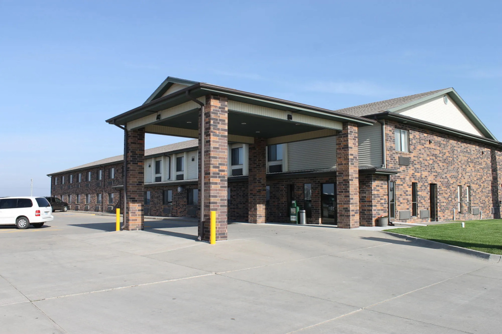 photo 1 of Victorian Inn & Suites
