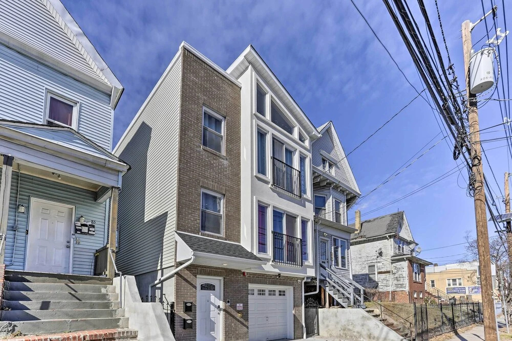 photo 1 of Newark Apartment ~ 5 Mi to Turtle Back Zoo!