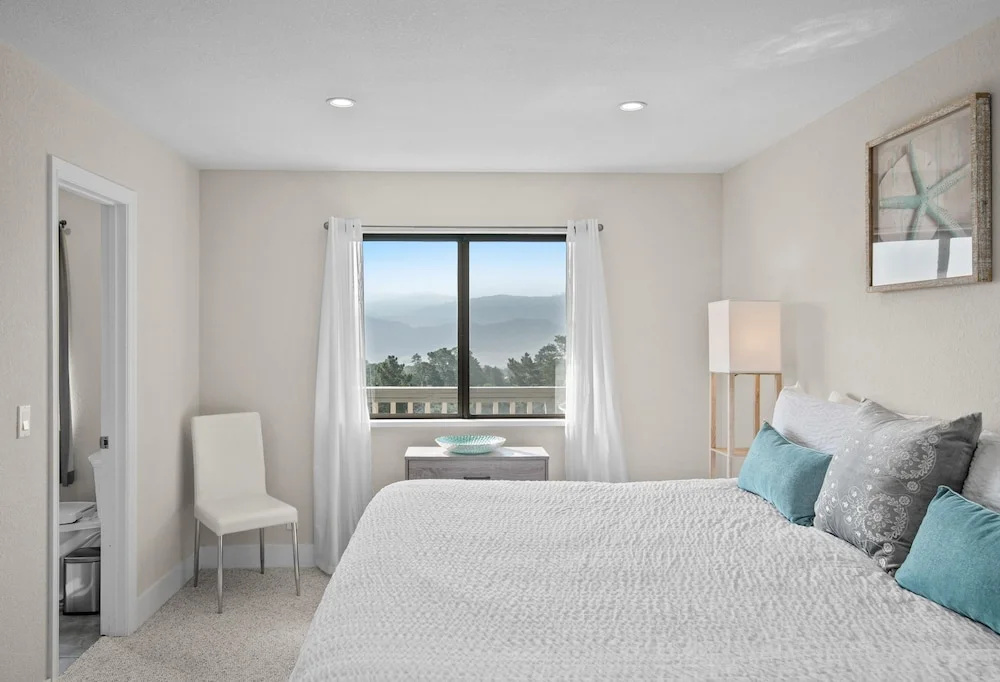 photo 1 of Newly Remodeled 4/4 With Bonus Room! Spectacular Valley Views! Aquarium Passes Available