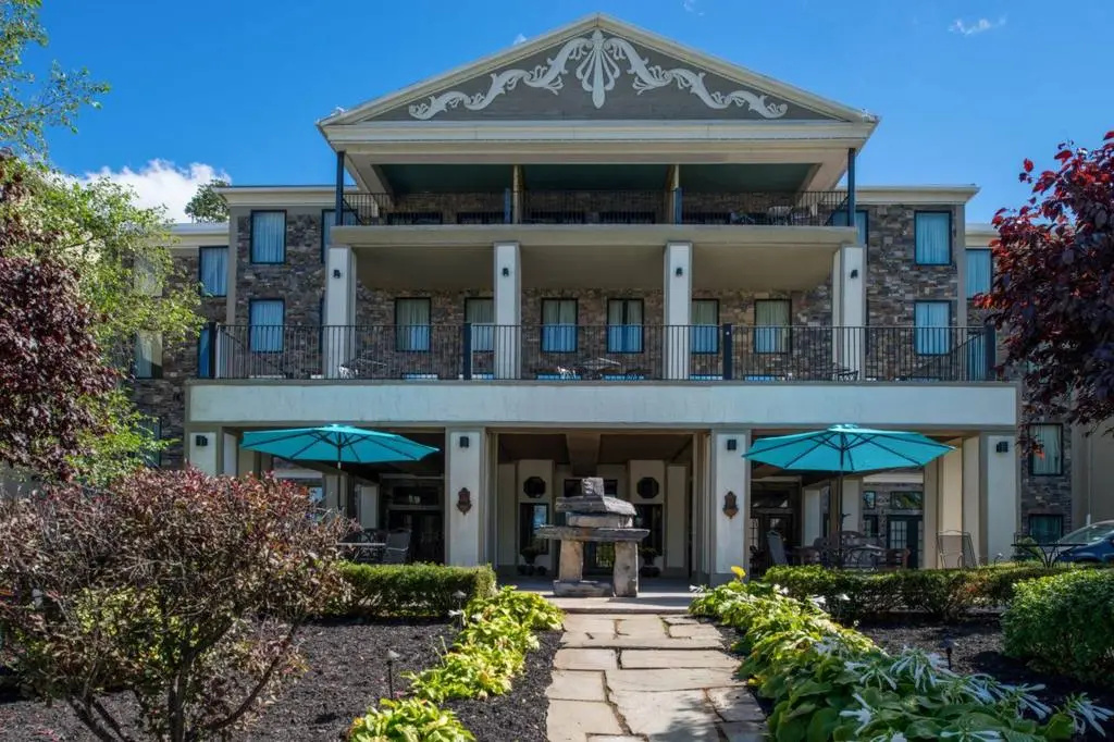 photo 1 of Niagara Crossing Hotel & Spa