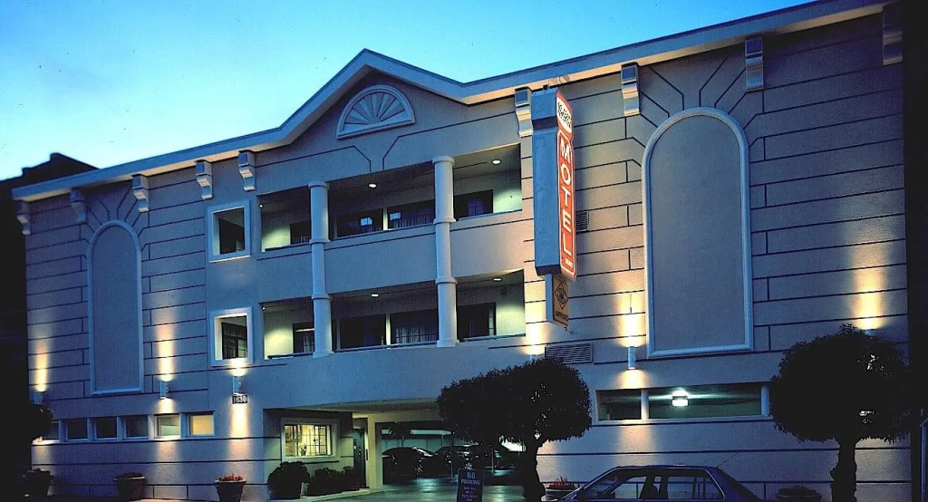 photo 1 of Nob Hill Motor Inn
