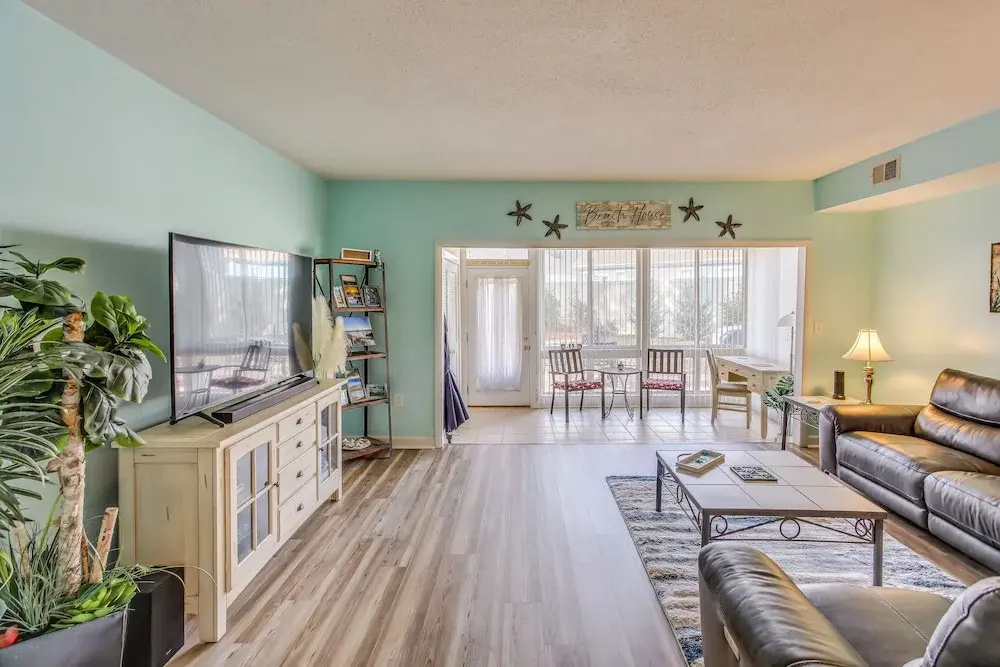 photo 1 of 1 Mi to Ocean: North Myrtle Beach Townhome