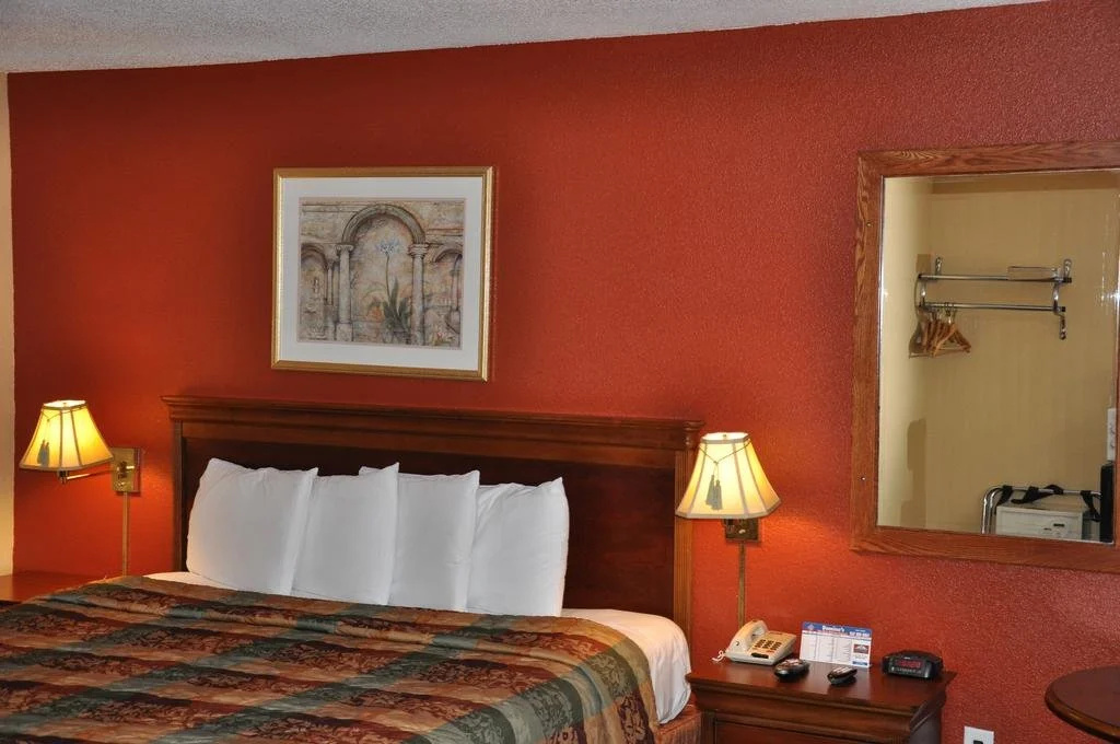 photo 1 of Holiday Inn Express & Suites Bloomington W Mall