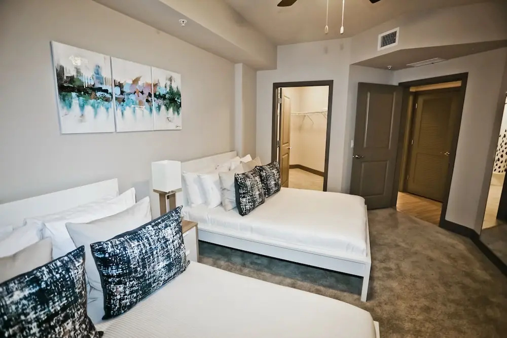 photo 1 of Nuovo Miami Apartments Dadeland