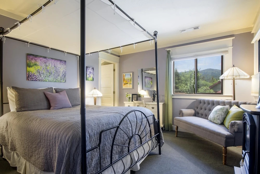 photo 1 of Oak Hill Bed & Breakfast