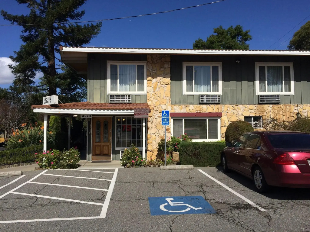 photo 1 of Oak Motel Palo Alto