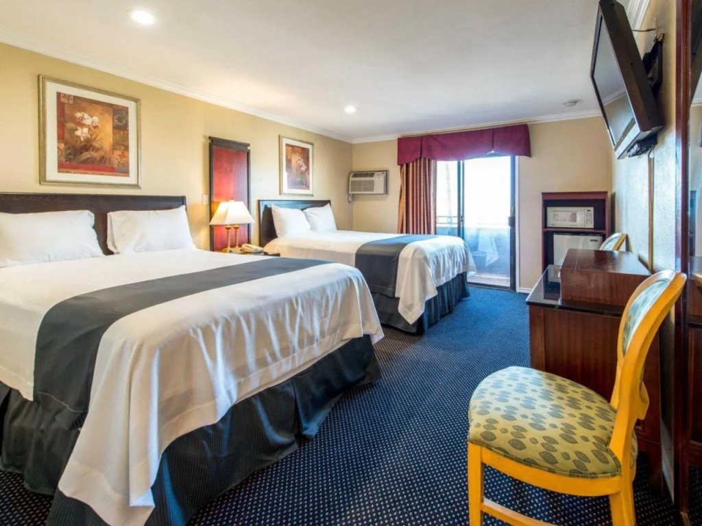 photo 1 of Rodeway Inn Encino