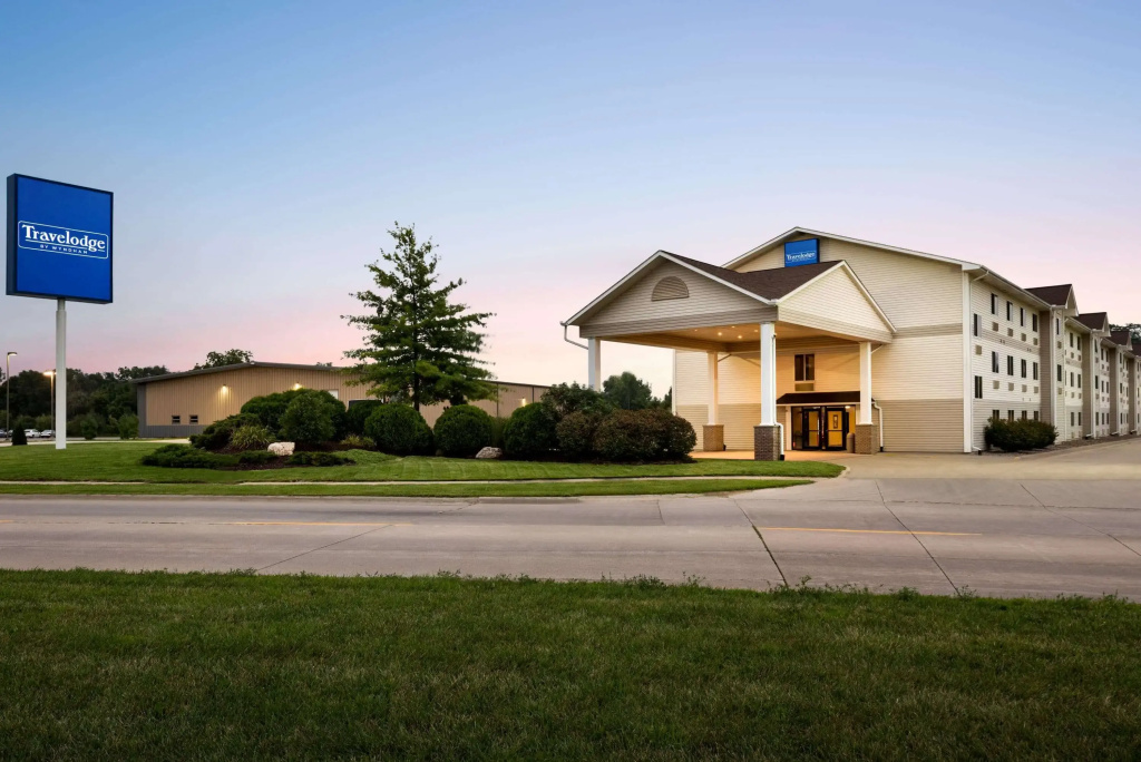 photo 1 of Travelodge by Wyndham Clinton Valley West Court