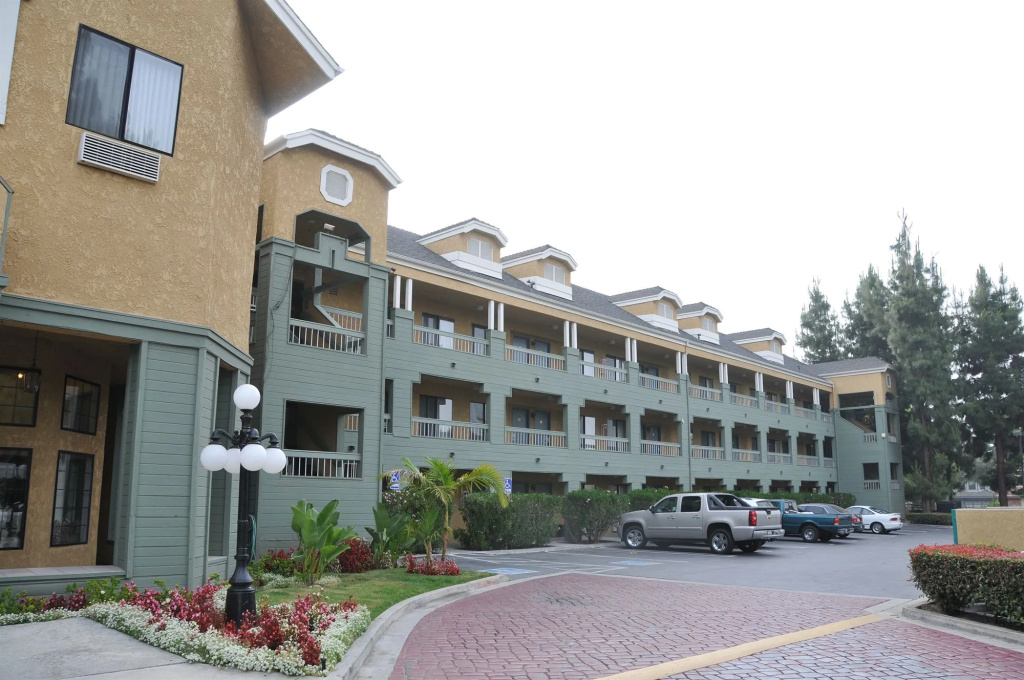 photo 1 of Oak Tree Inn