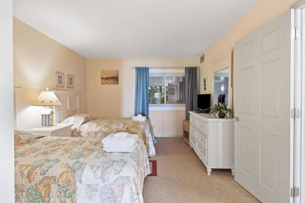 photo 1 of Ocean One 407