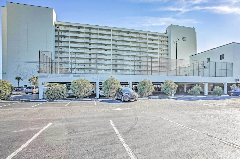 photo 1 of 2 Mi to Golfing: Oceanfront Myrtle Beach Condo