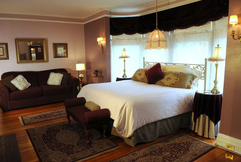 photo 1 of Oliver Inn Bed and Breakfast