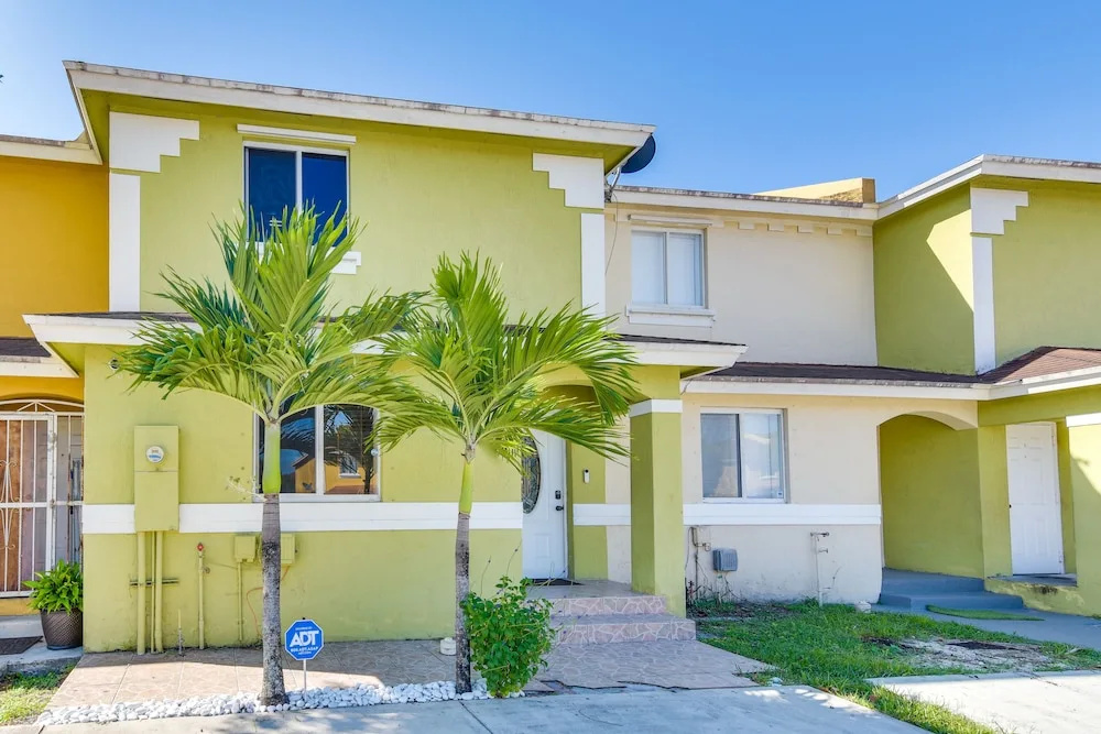 photo 1 of 5 Mi to Hard Rock Stadium! Townhome w/ Games