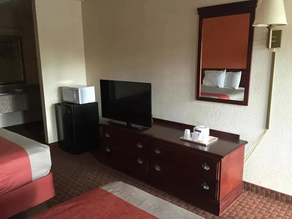 photo 1 of Motel 6 Opelika, AL