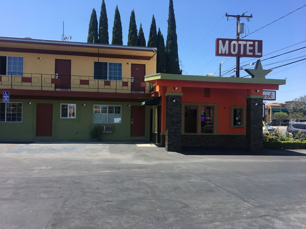 photo 1 of Orange Villa Park Motel