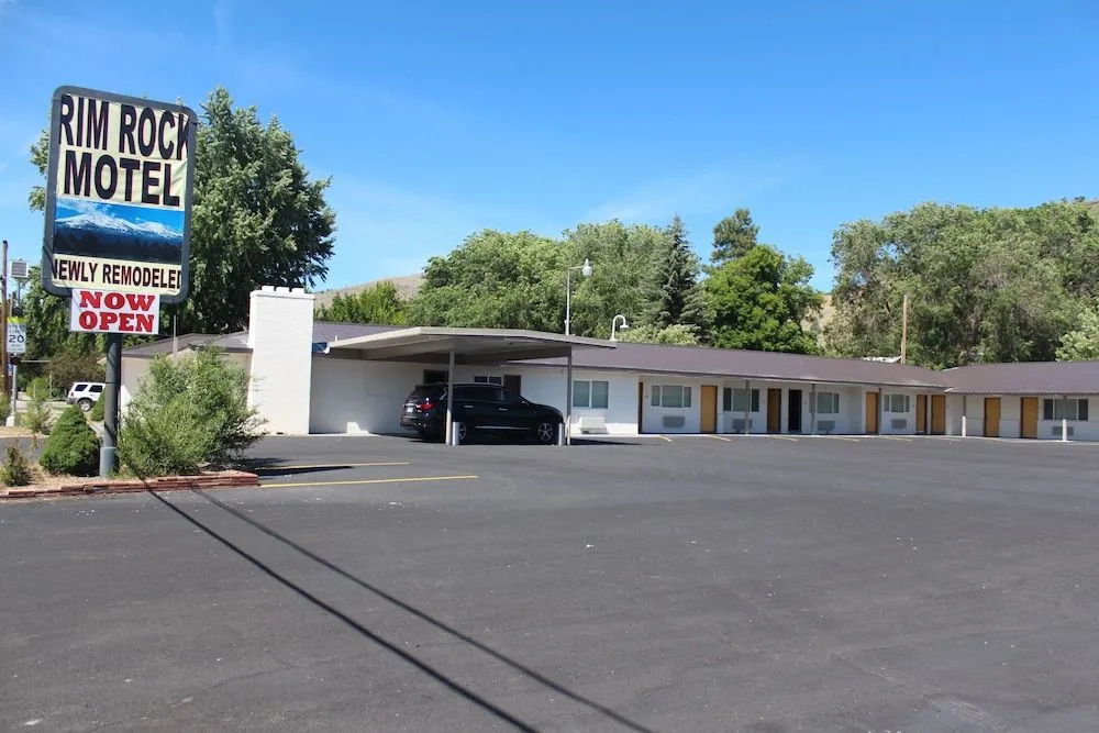 photo 1 of Oregon Trail Inn & Suites