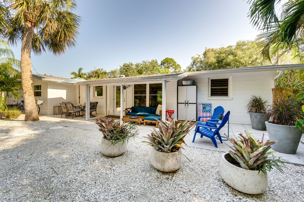 photo 1 of Osprey Vacation Rental w/ Kayaks: 4 Mi to Beach!