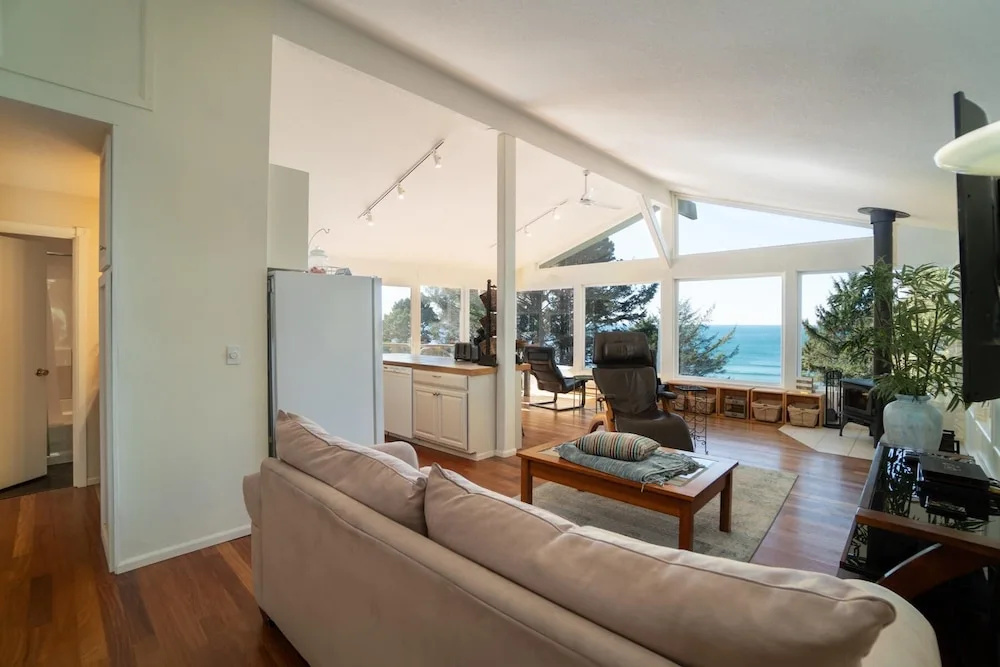 photo 1 of Otter Rock Hideaway