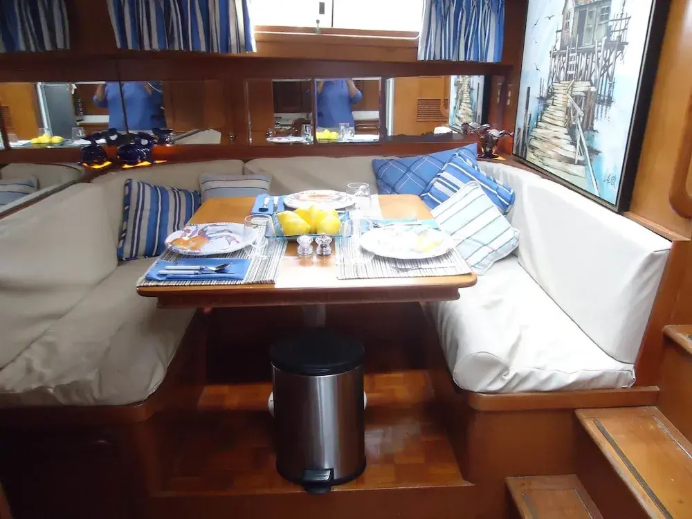 photo 1 of 我们的游艇酒店(Our Yacht)
