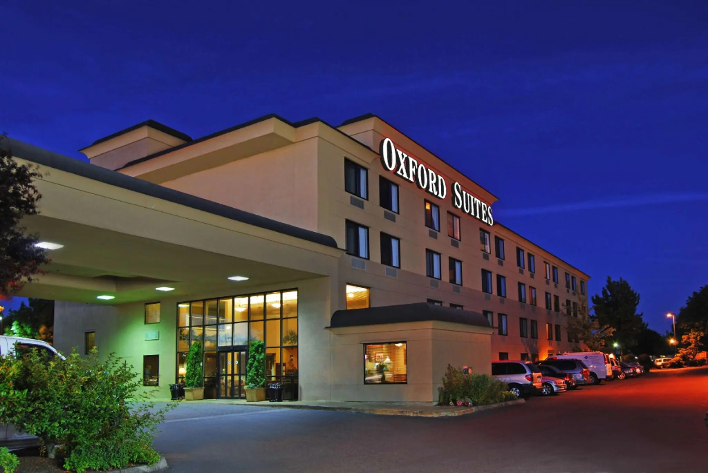 photo 1 of Oxford Suites Portland - Jantzen Beach