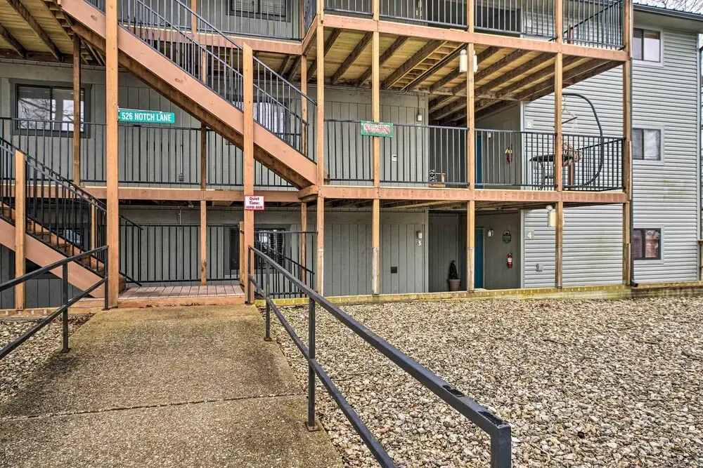 photo 1 of 2 Mi to Silver Dollar City: Reed Springs Condo