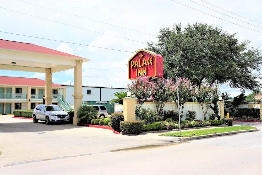 photo 1 of Palace Inn - Antoine