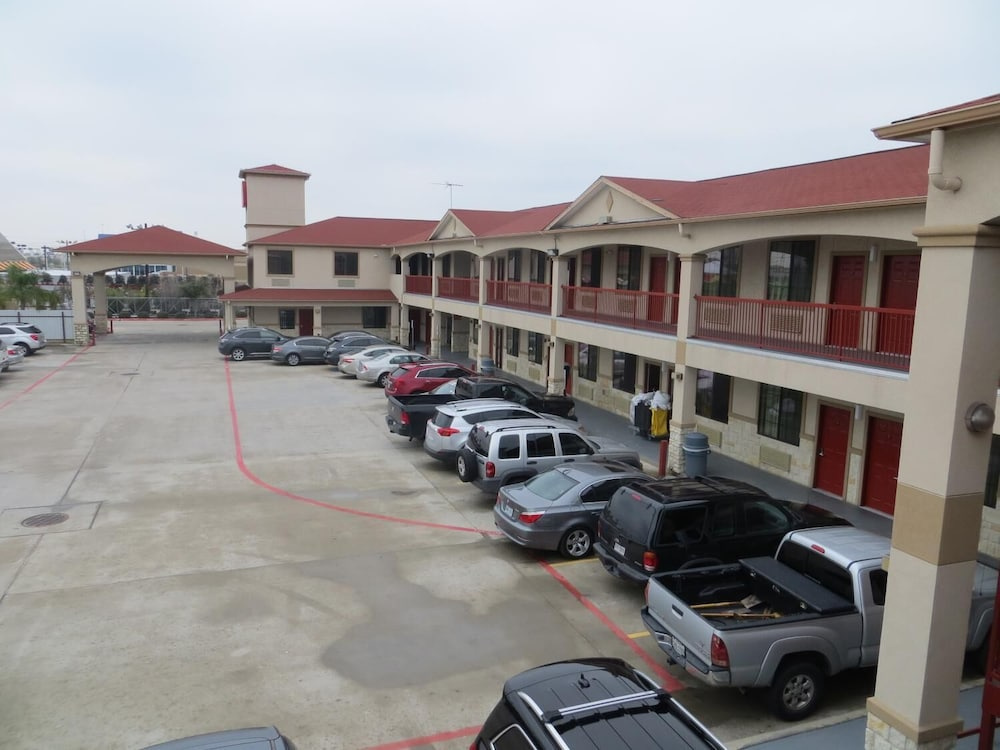 photo 1 of Platinum Inn Katy