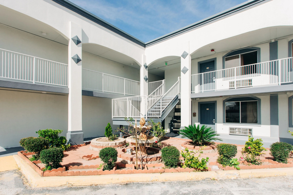 photo 1 of Space City Inn