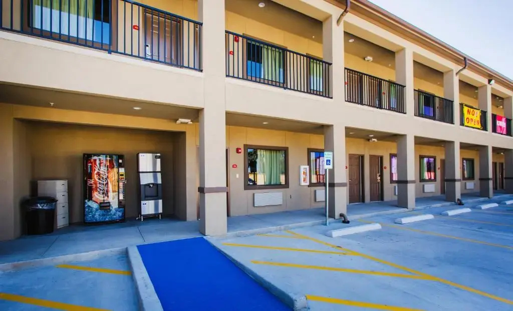 photo 1 of Palace Inn