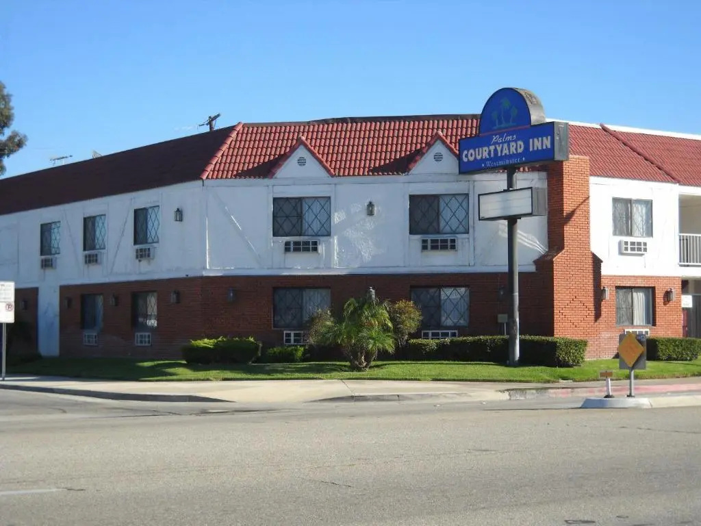 photo 1 of Palms Courtyard Inn