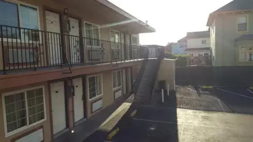 photo 1 of Palms Motel