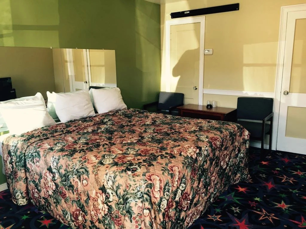 photo 1 of Paradise Inn