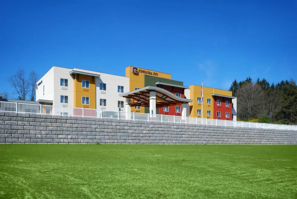 photo 1 of Paradise Inn & Suites