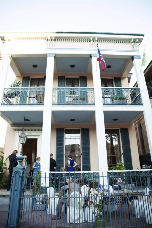 photo 1 of Parisian Courtyard Inn