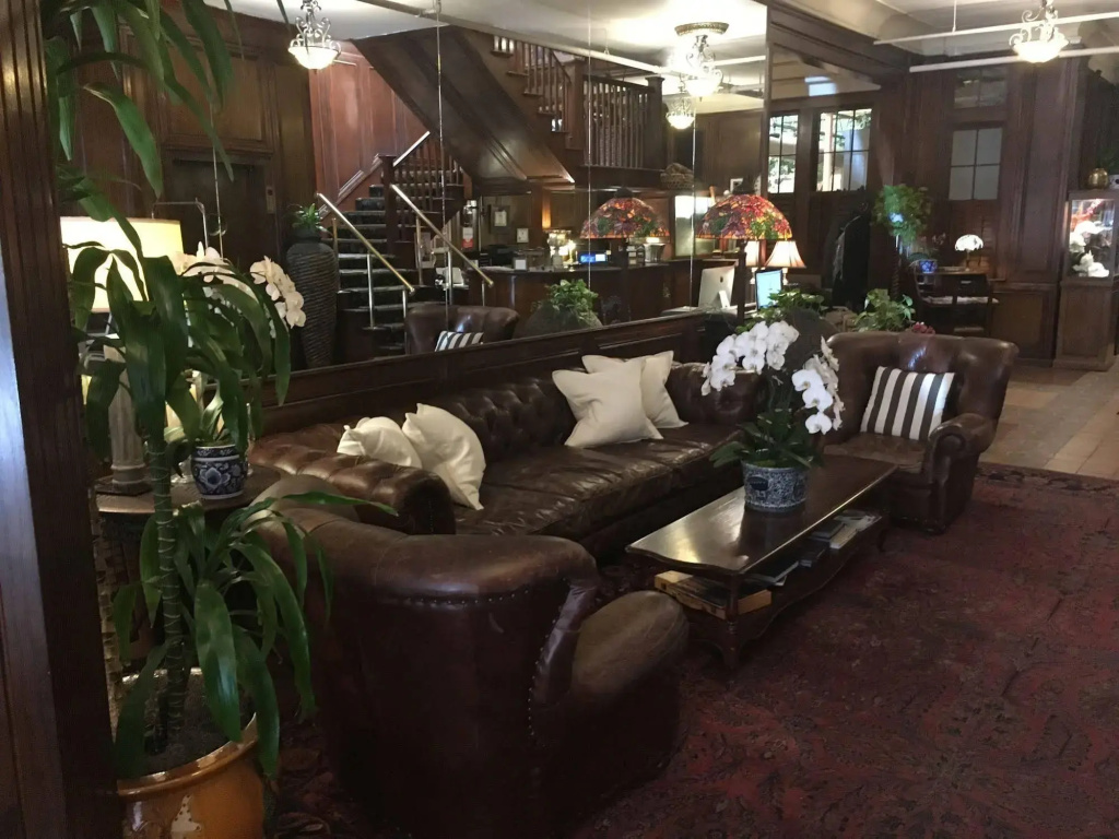 photo 1 of Park Plaza Hotel