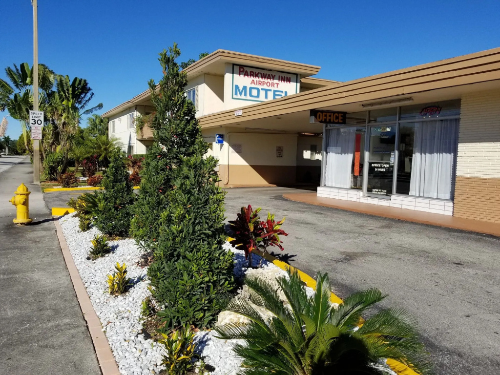 photo 1 of Parkway Inn Airport Motel Miami
