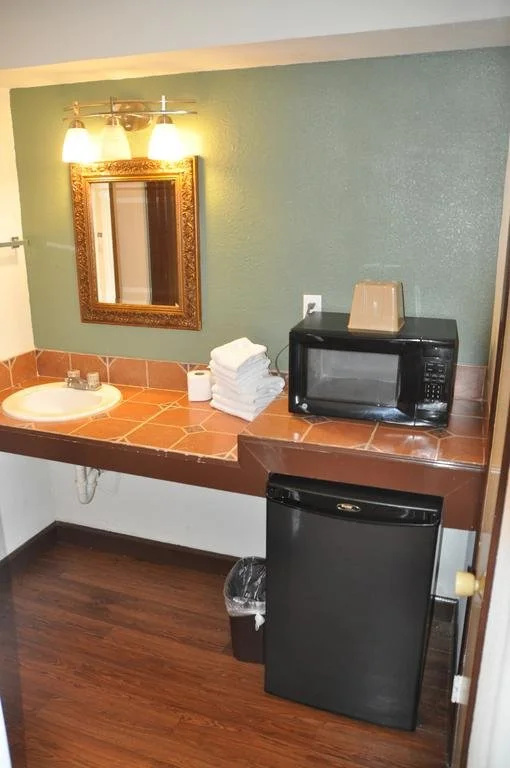 photo 1 of Motel Pasadena Inn  Suites