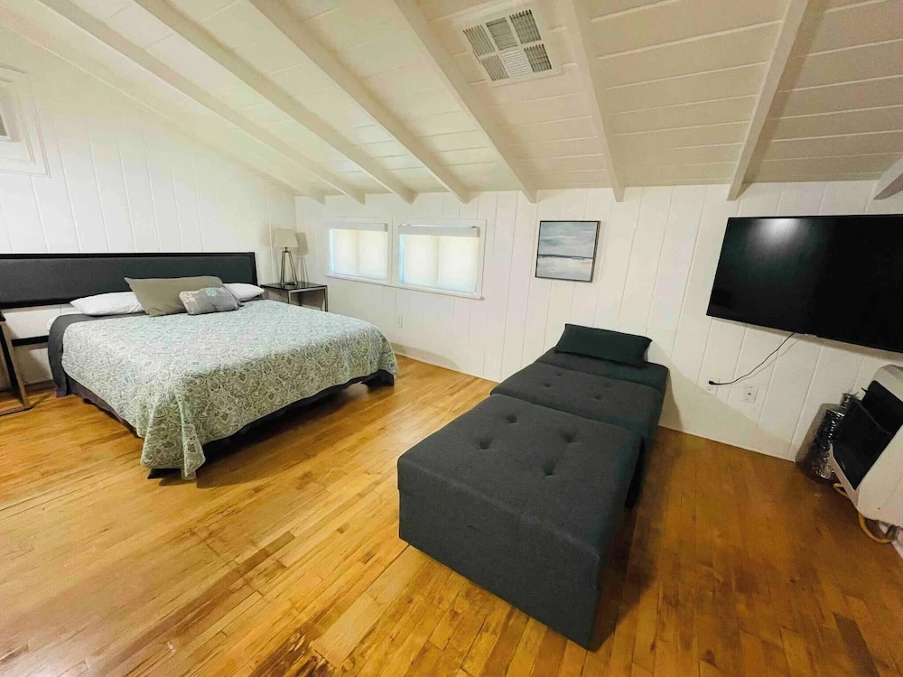 photo 1 of Peaceful Getaway In Studio City