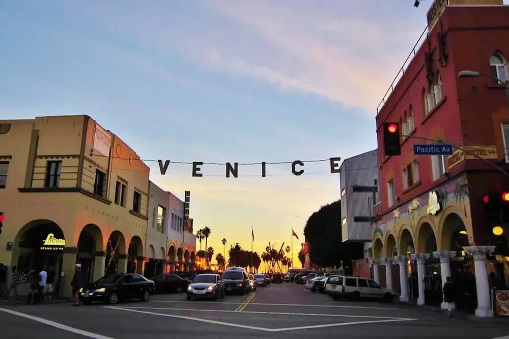 photo 1 of Perfect for Venice & MDR w/ 6 Beds +pool/spa/gym