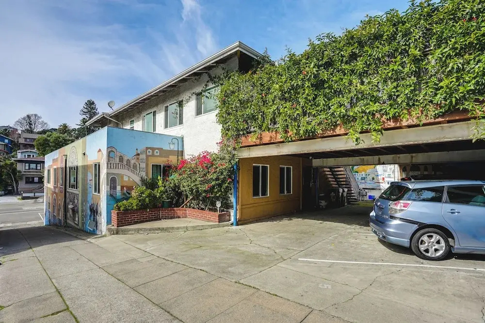 photo 1 of Pet-friendly Apartment: 1 Mi to Lake Merritt!
