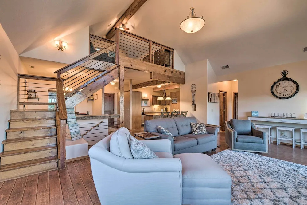 photo 1 of Pet-friendly Branson West Lodge w/ Hot Tub!