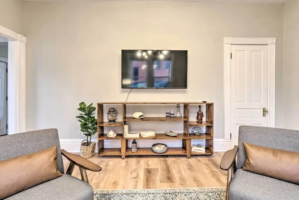 photo 1 of Pet-friendly Condo w/ Deck ~ 3 Mi to Dtwn!
