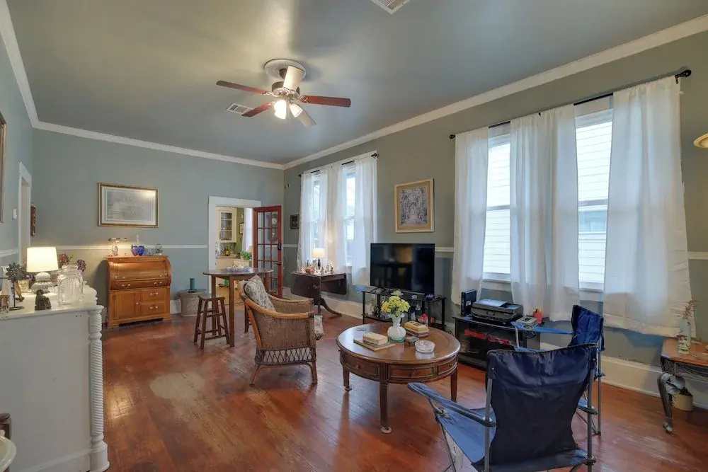 photo 1 of Pet-friendly Home w/ Yard: 3 Mi to Dtwn Houston!