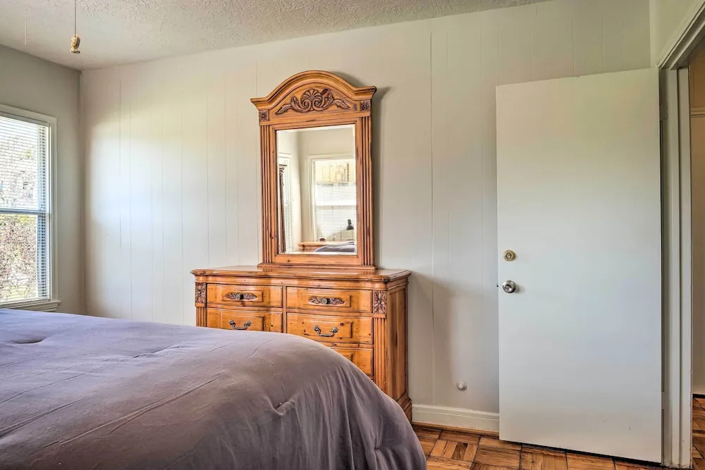 photo 1 of Pet-friendly Home w/ Patio - 3 Mi to Houston Zoo!