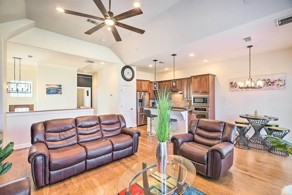 photo 1 of Pet-friendly Houston Home - 3 Mi to NRG Stadium!