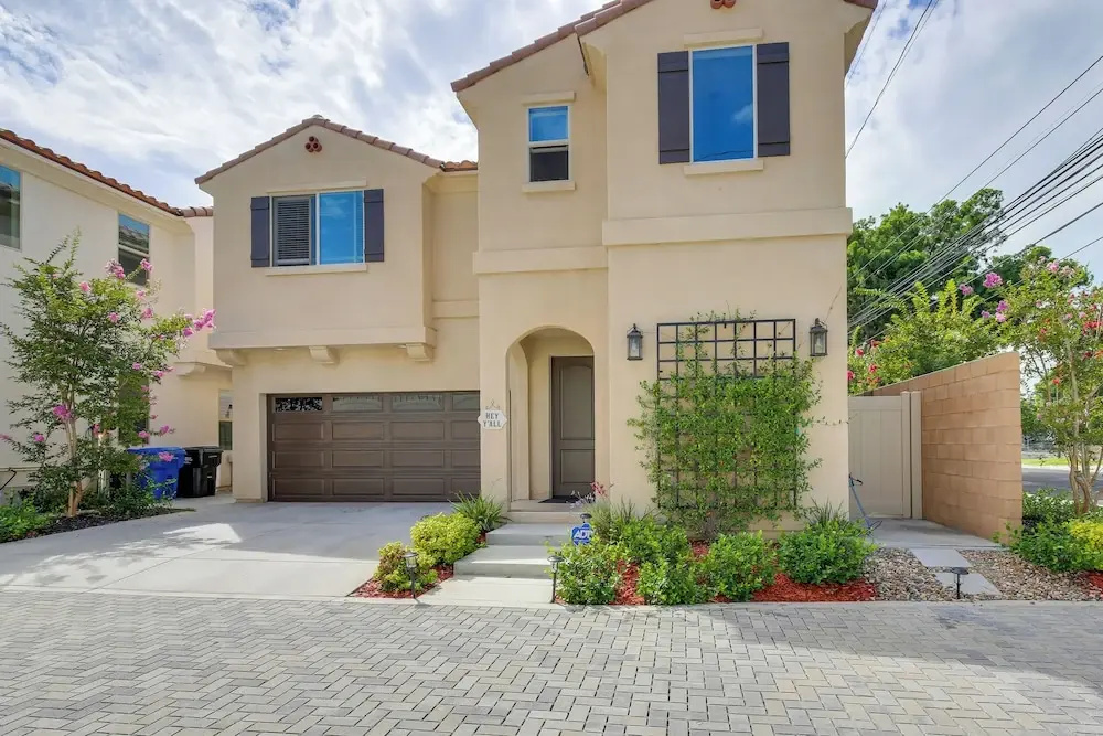 photo 1 of Pet-friendly Paramount Home, 16 Mi to Los Angeles!