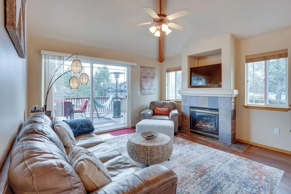 photo 1 of Pet-friendly Townhome w/ Hot Tub in Redmond!